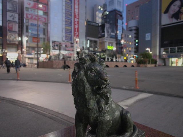 SL広場のライオン像